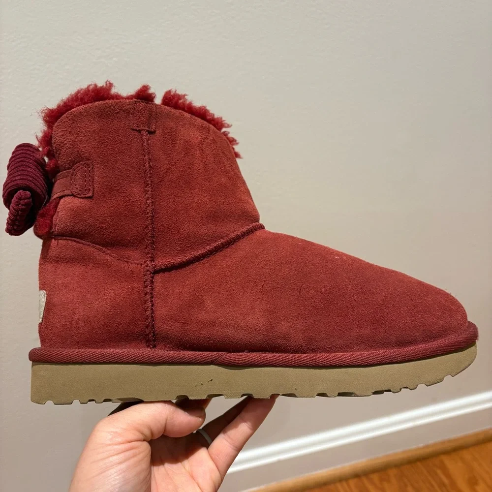 UGG Women’s Mini Bailey Corduroy Bow‎ Suede Boots Red Sz 7